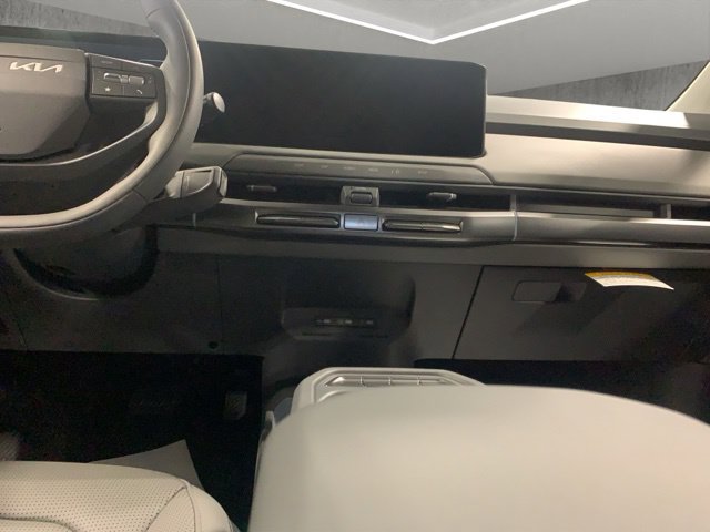 New 2027 Kia EV3 Wind FWD image 25