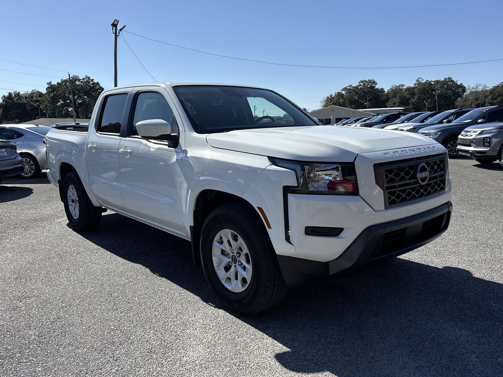 Used 2024 Nissan Frontier SV w/ Tow Package image 7