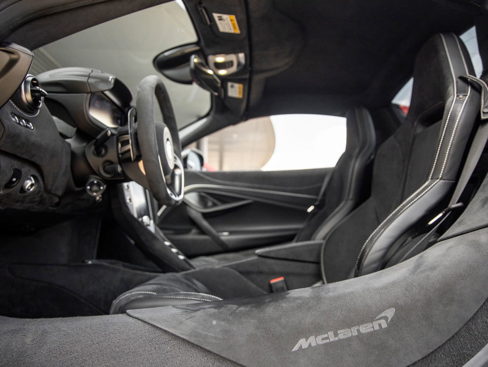 Used 2024 McLaren 750S Spider image 27