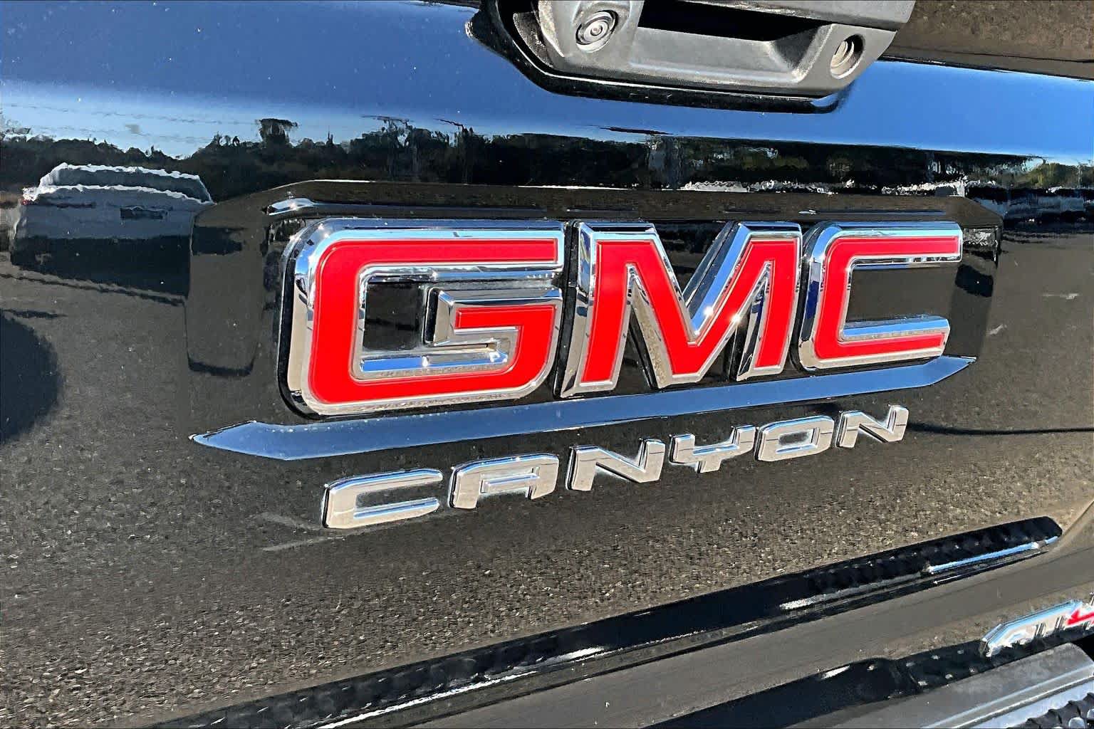 Used 2024 GMC Canyon AT4 w/ AT4 Premium Package AWD/4WD image 30