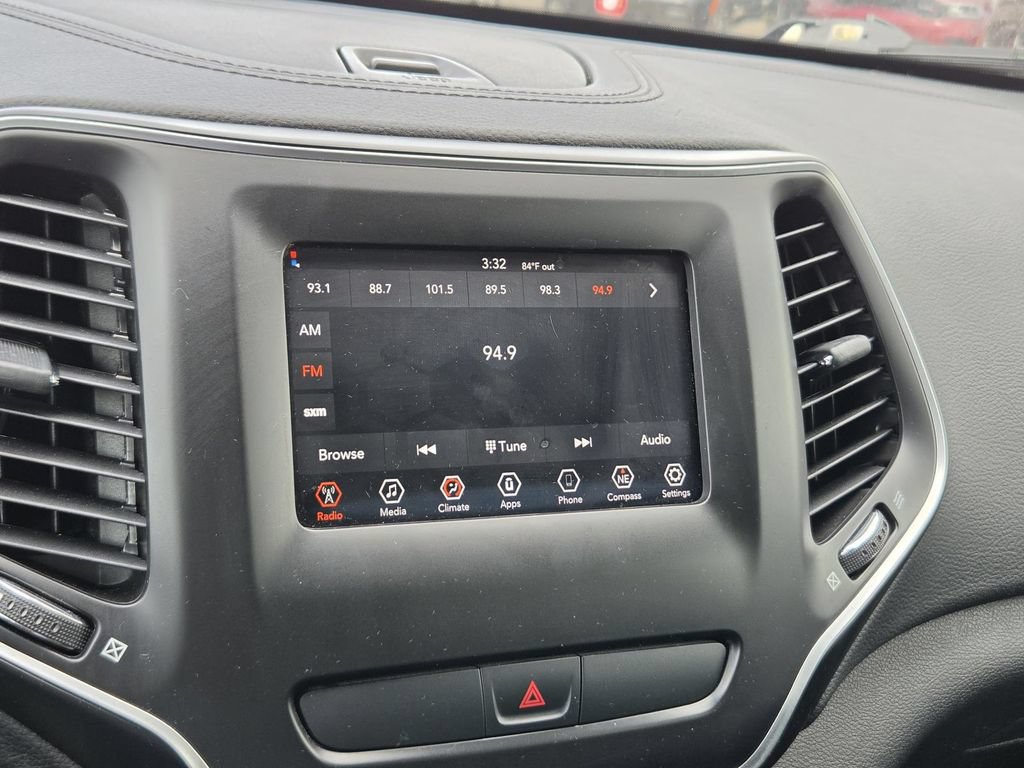 Used 2019 Jeep Cherokee Latitude w/ Popular Appearance Group FWD image 26