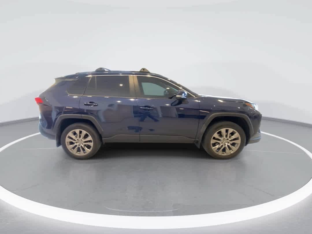 Used 2022 Toyota RAV4 XLE Premium AWD/4WD image 9