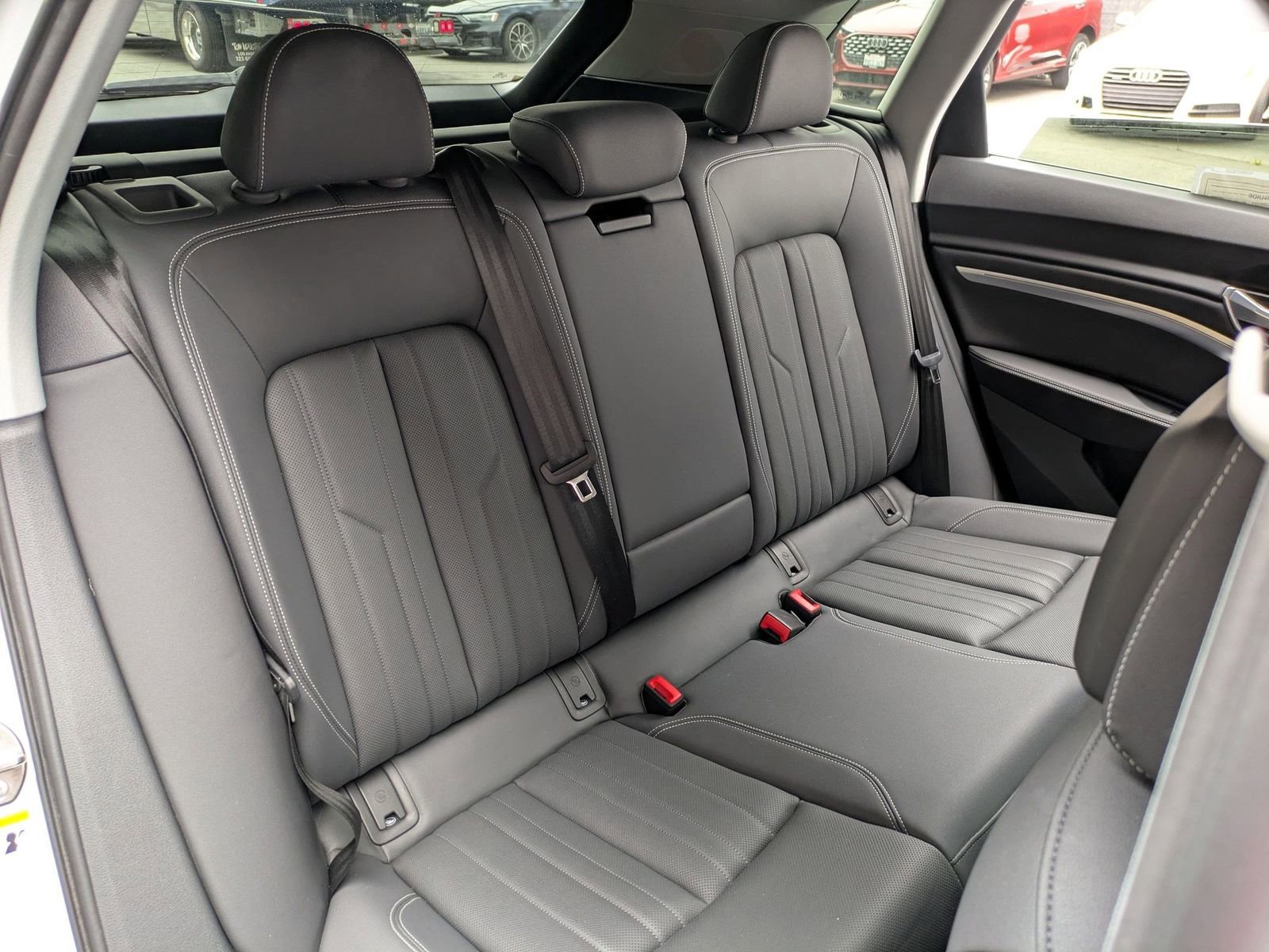Used 2023 Audi e-tron Premium Plus w/ Premium Plus Package AWD/4WD image 29
