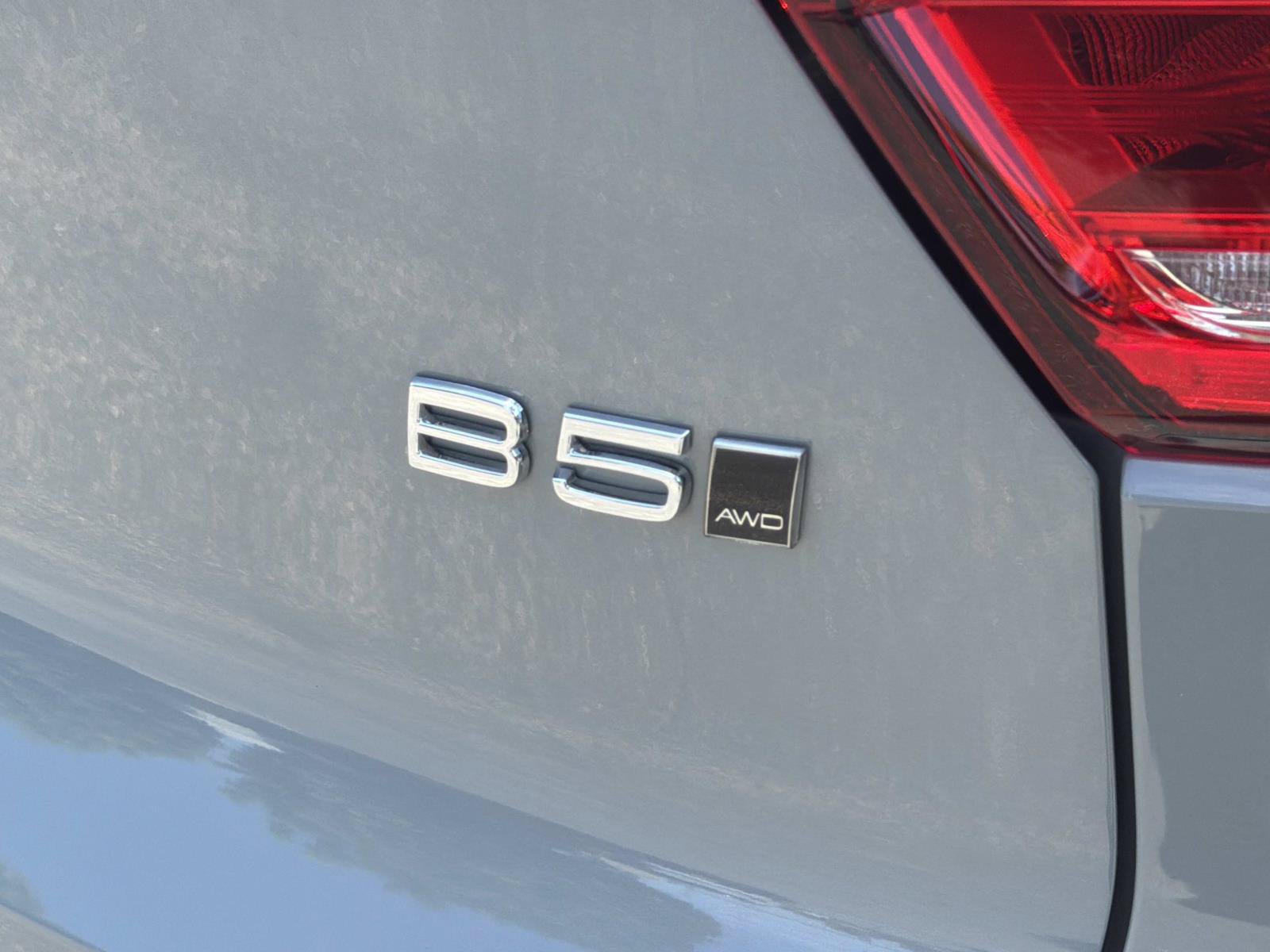 Certified 2024 Volvo XC40 B5 Ultimate w/ Protection Package Premier AWD/4WD image 28