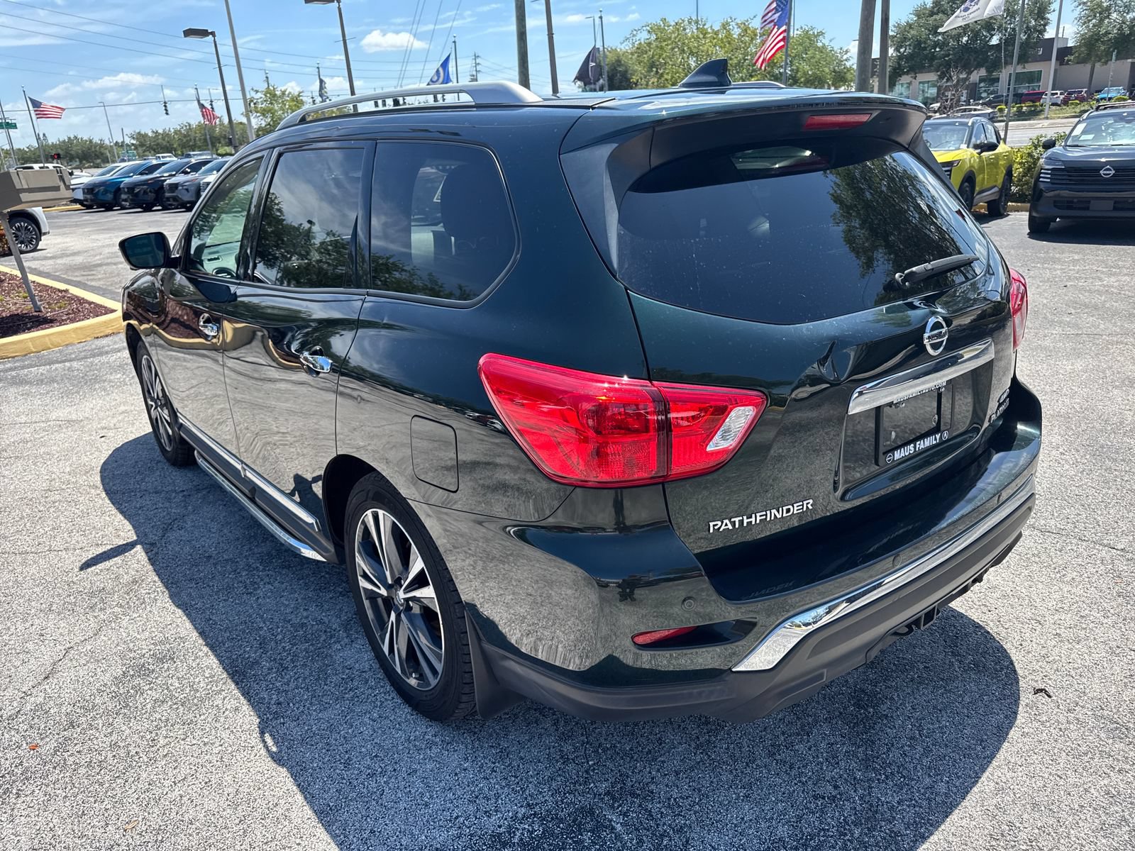 Used 2019 Nissan Pathfinder Platinum AWD/4WD image 14