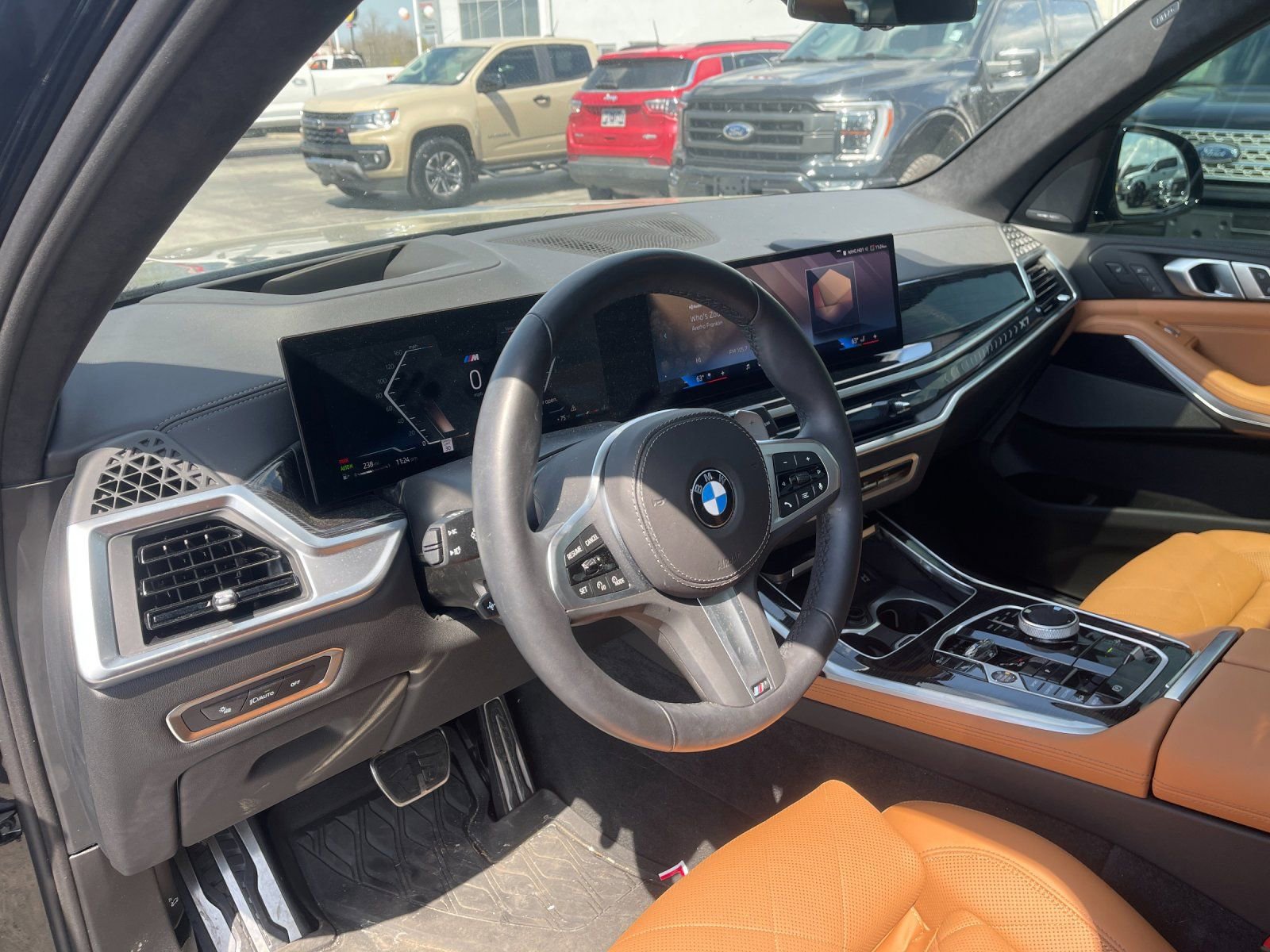 Used 2024 BMW X7 xDrive40i w/ Executive Package image 11