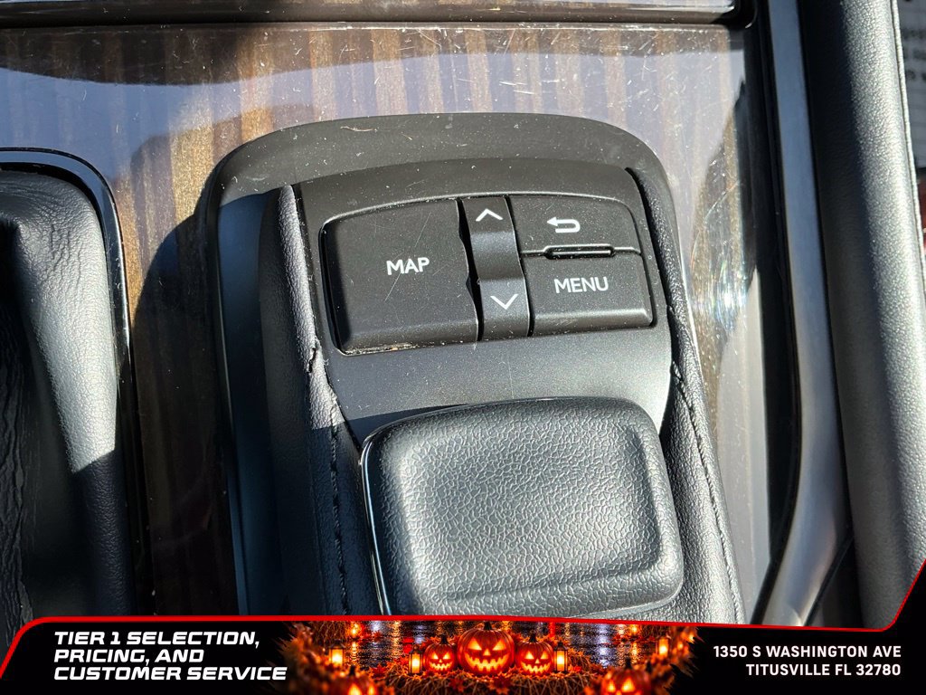Used 2017 Lexus LX 570 4WD w/ Luxury Package image 34
