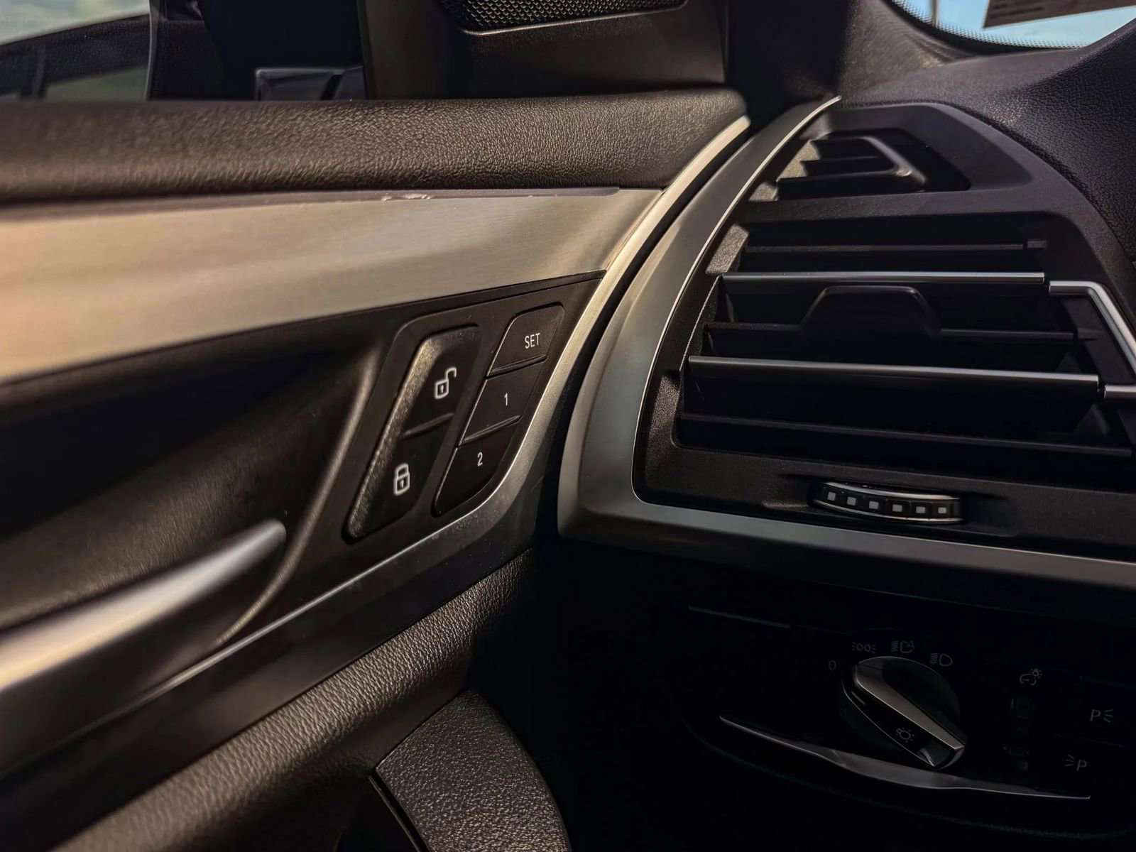 Used 2022 BMW X4 xDrive30i w/ M Sport Package 2 image 26