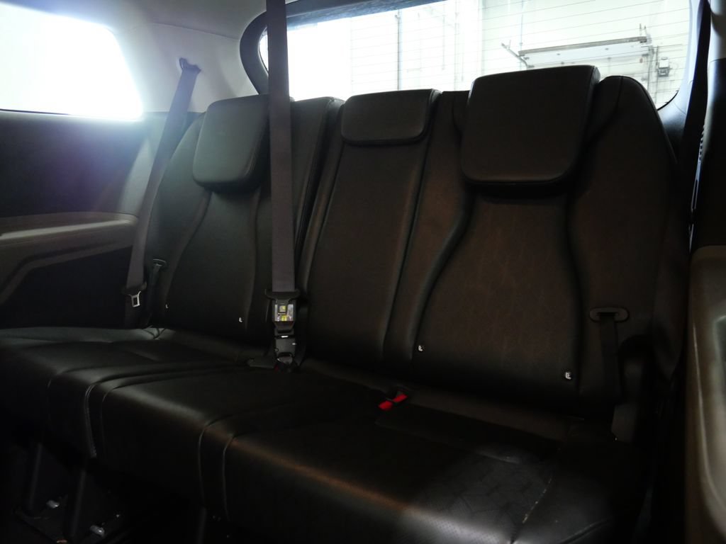Used 2025 Kia Carnival FWD image 24