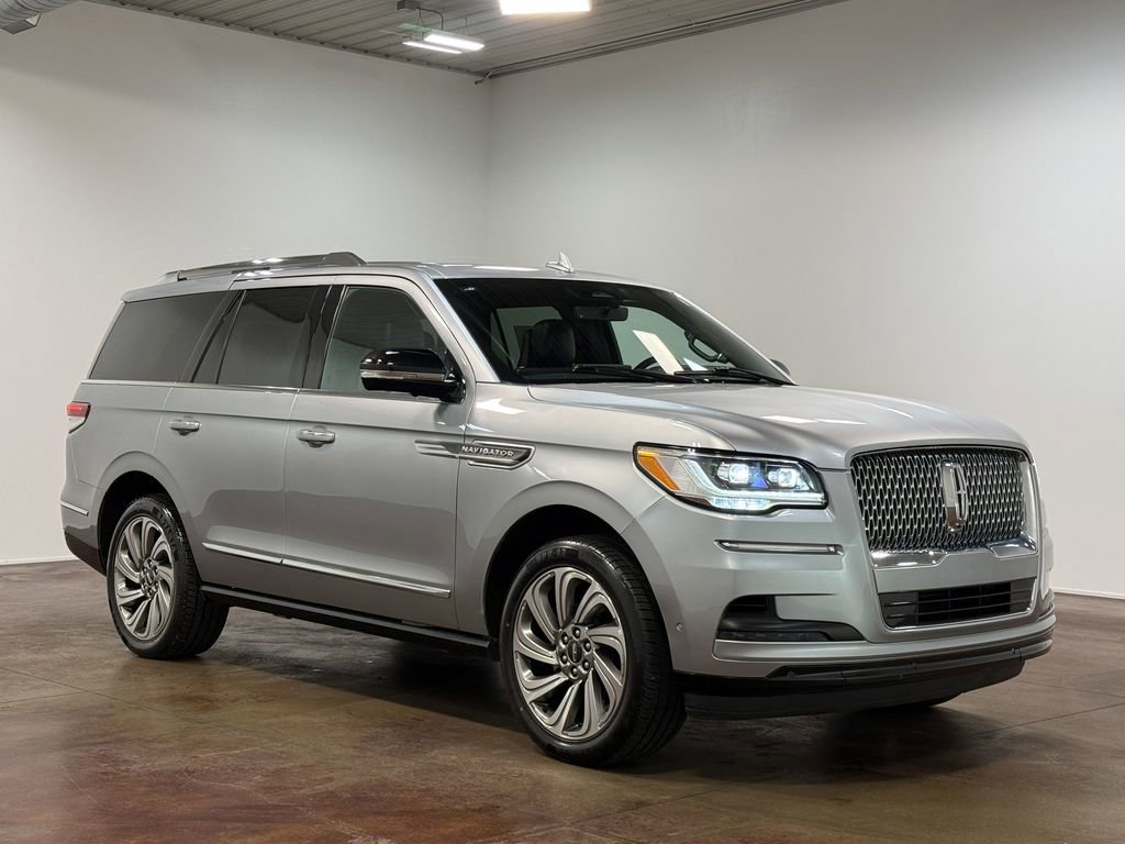 Used 2023 Lincoln Navigator Reserve image 22