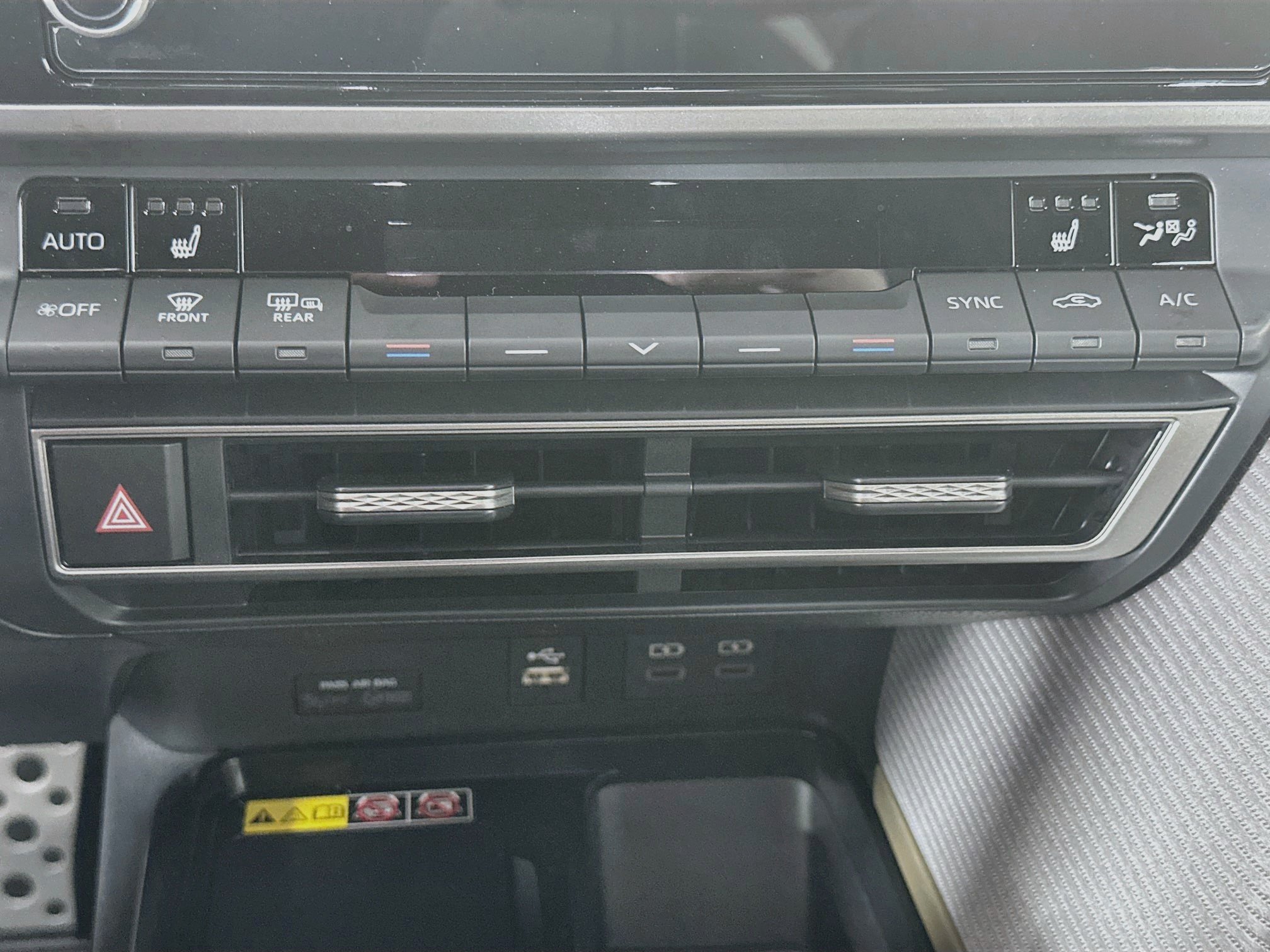 Used 2026 Toyota Camry SE w/ Convenience Package FWD image 23