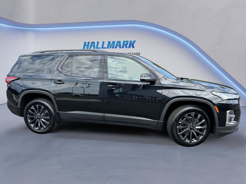 Used 2022 Chevrolet Traverse RS FWD image 2