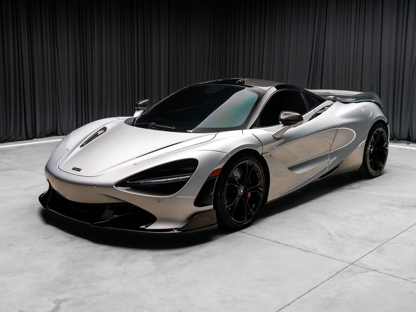 Used 2019 McLaren 720S RWD image 23