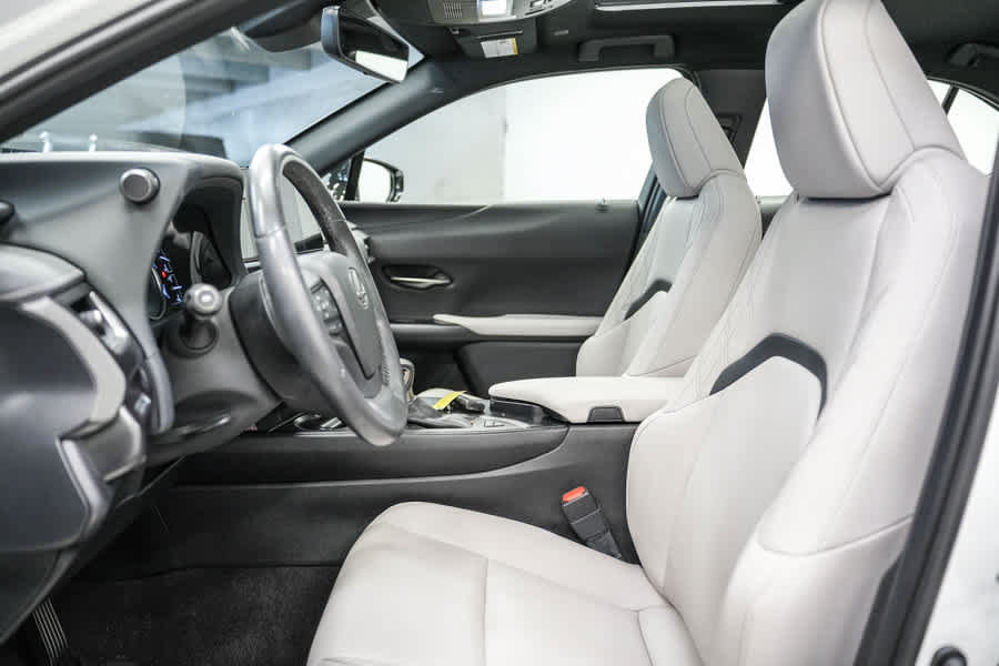 Used 2023 Lexus UX 250h FWD w/ Accessory Package (Z2) image 18