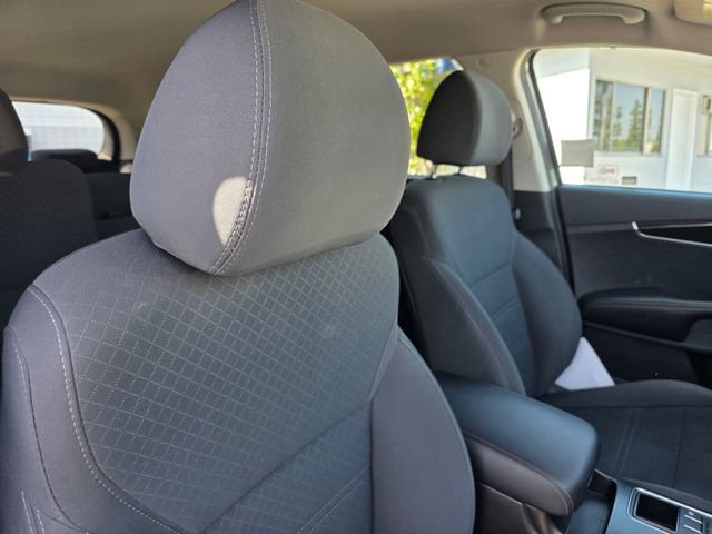 Used 2020 Kia Sorento LX FWD image 17
