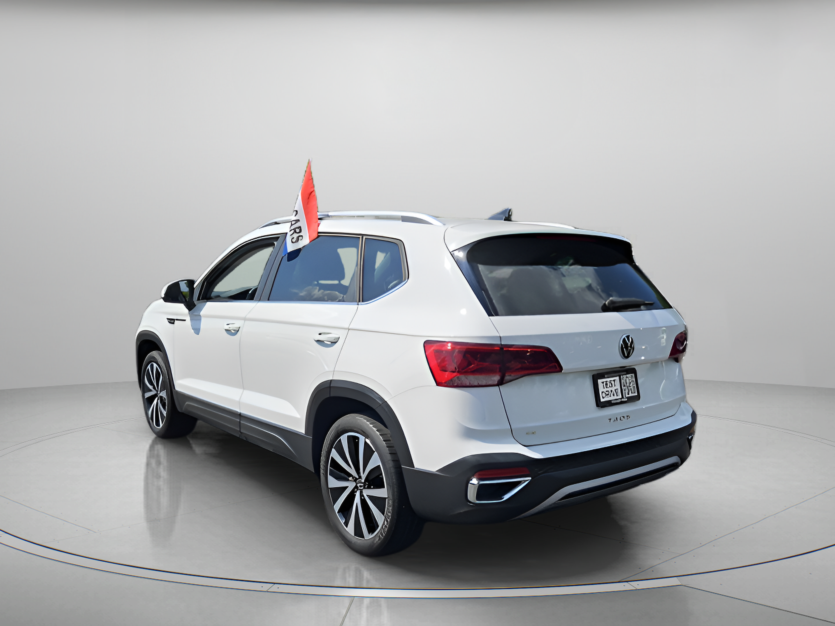 Used 2023 Volkswagen Taos SE w/ Panoramic Sunroof Package FWD image 3