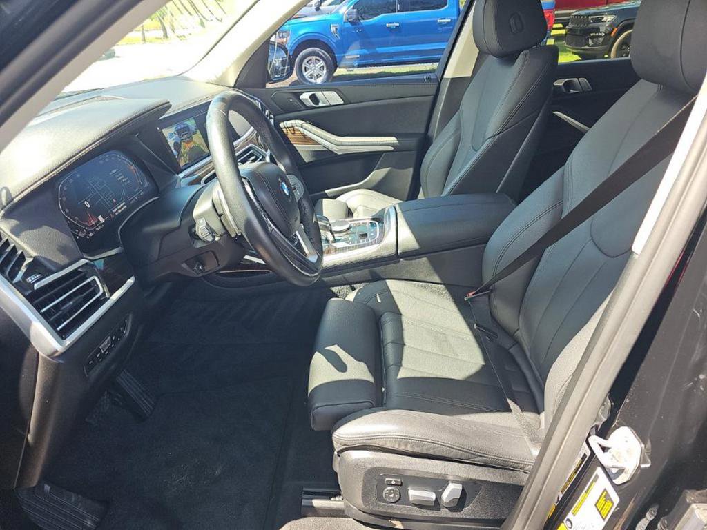 Used 2021 BMW X7 xDrive40i w/ Cold Weather Package image 3