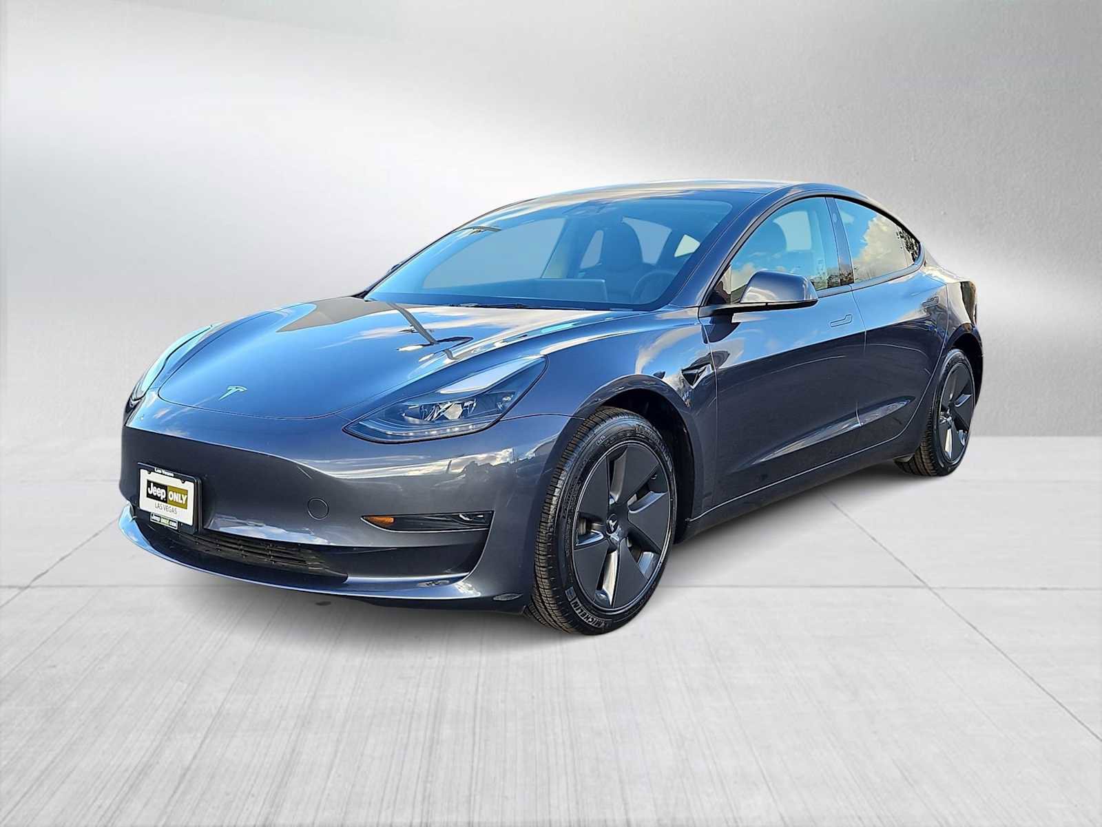 Used 2023 Tesla Model 3 Standard Range image 4