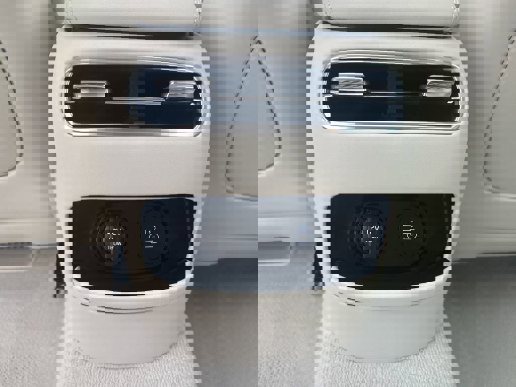 Used 2025 Genesis G90 3.5T image 29