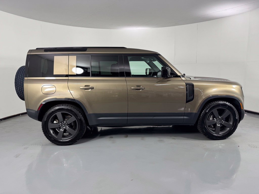 Used 2025 Land Rover Defender 110 S AWD/4WD image 5