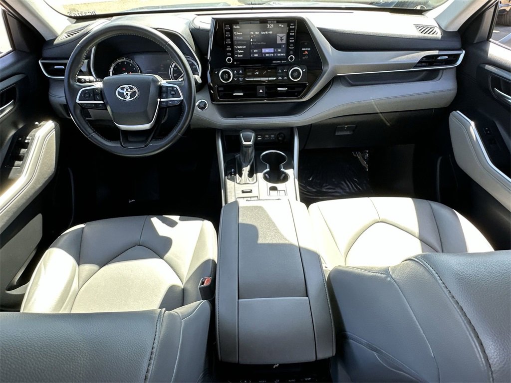 Used 2022 Toyota Highlander XLE image 32