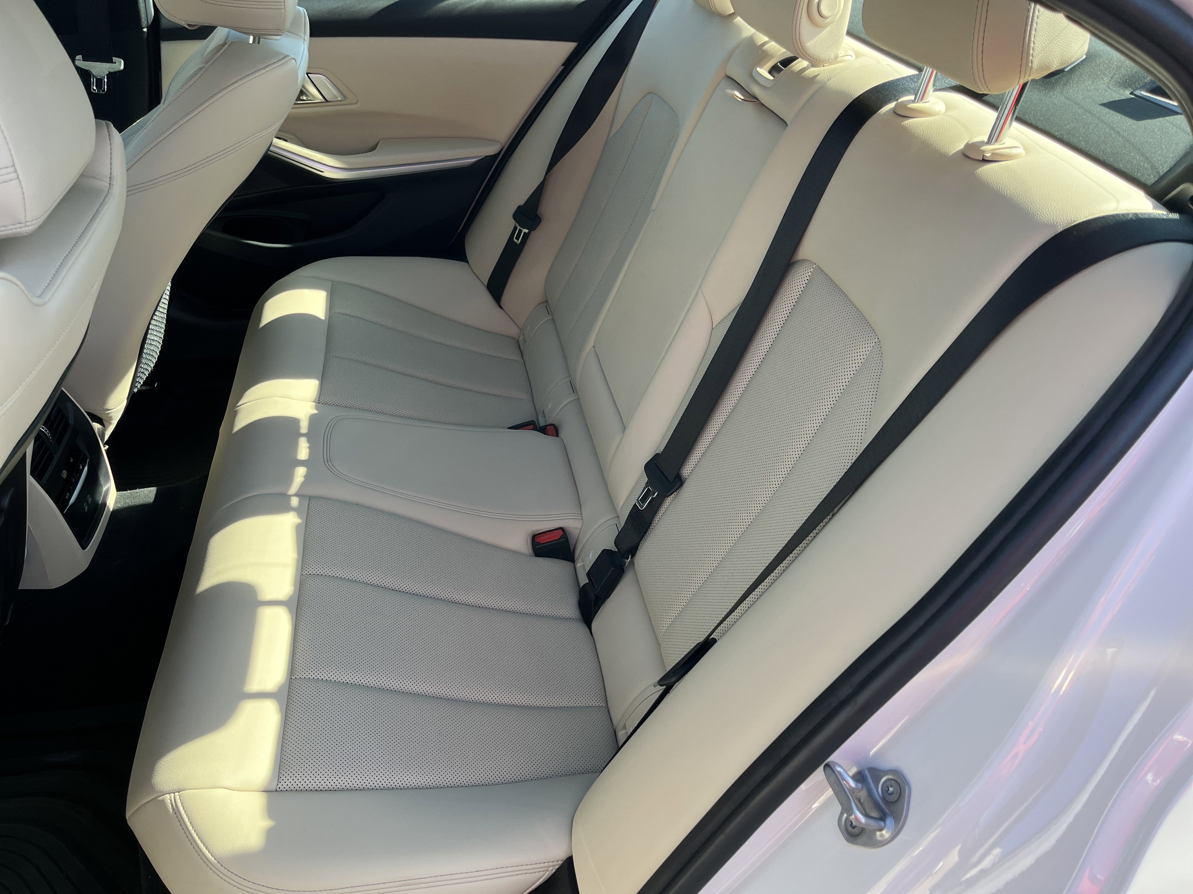 Used 2023 BMW 330i Sedan w/ Premium Package image 20