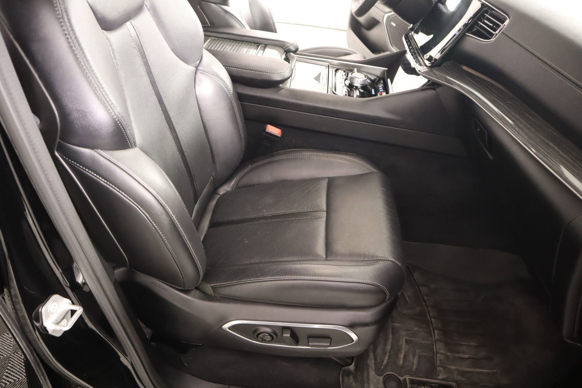 Used 2022 Jeep Wagoneer Series III w/ Flexible Seating Group AWD/4WD image 14
