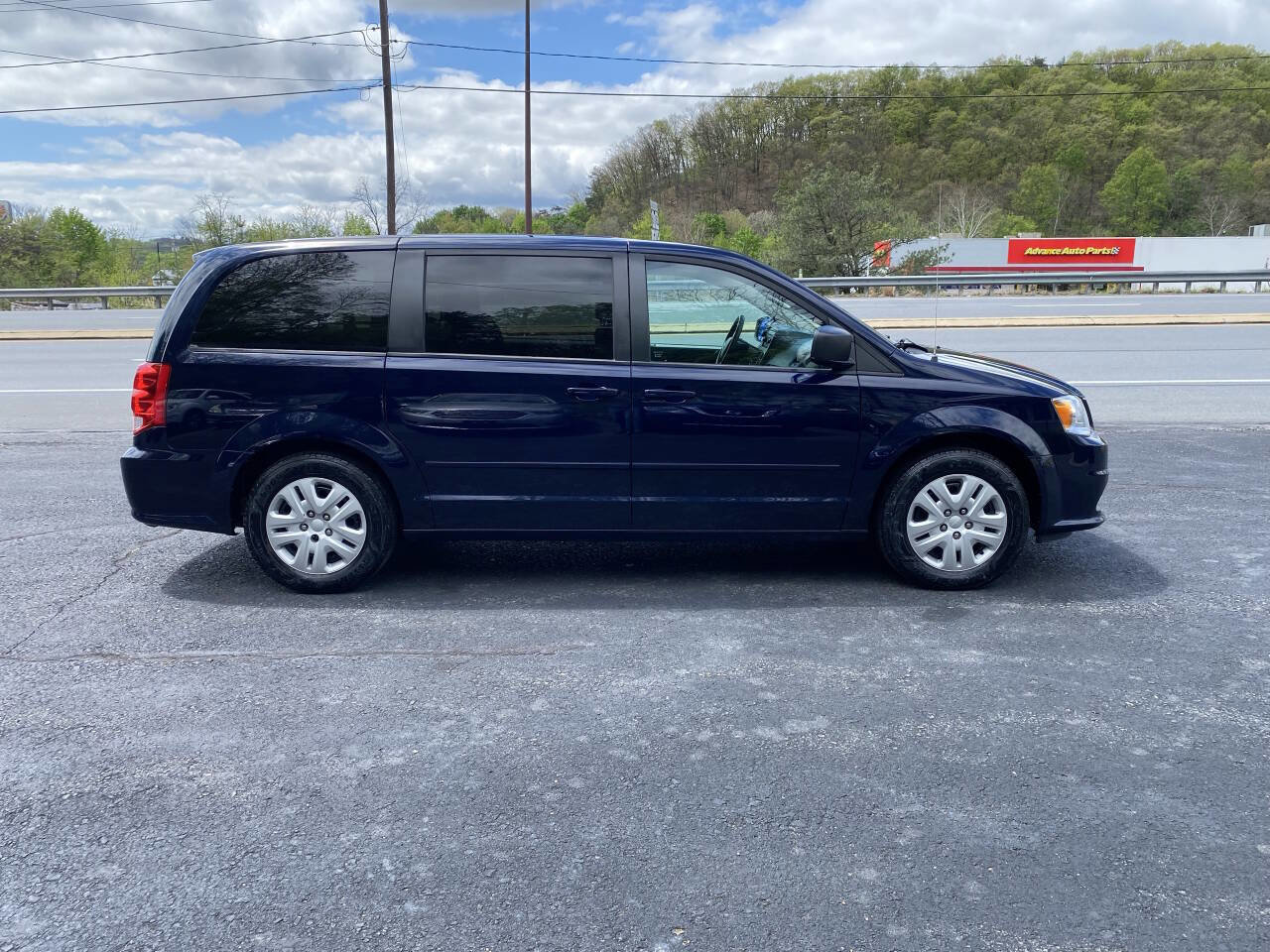 Used 2016 Dodge Grand Caravan SE w/ Quick Order Package 29E SE FWD image 5