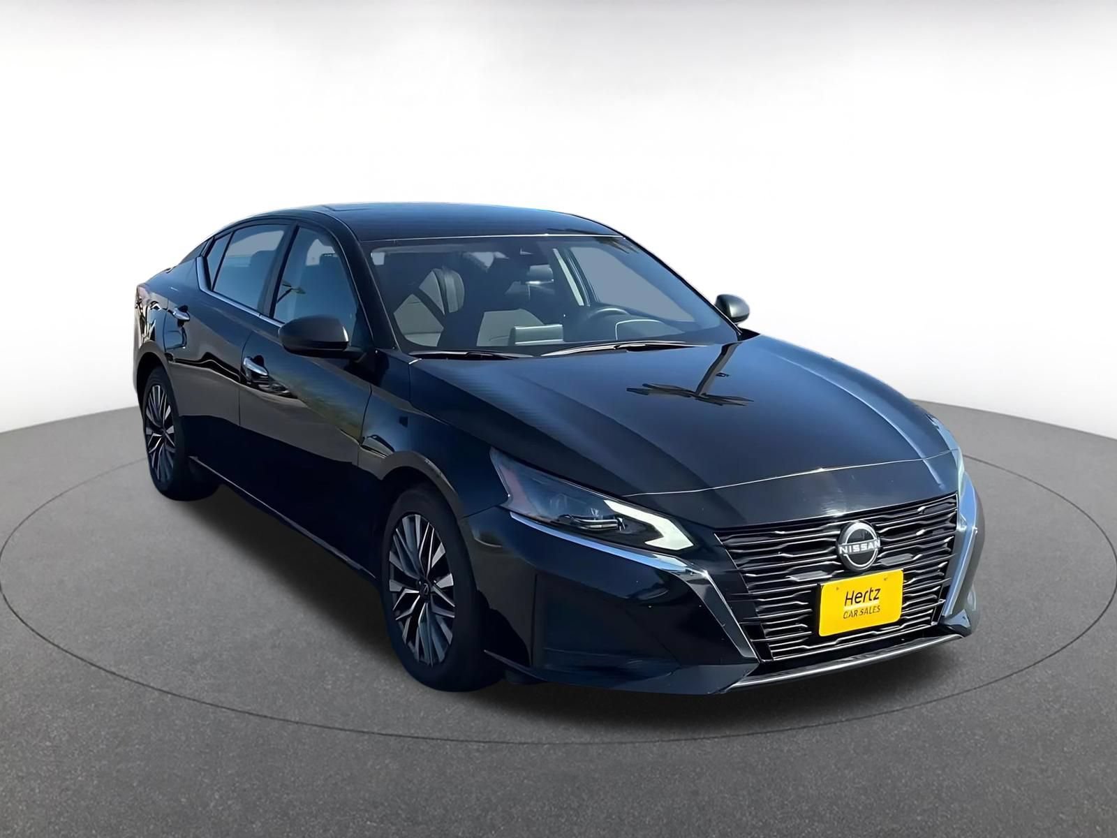 Used 2025 Nissan Altima 2.5 SV FWD image 3