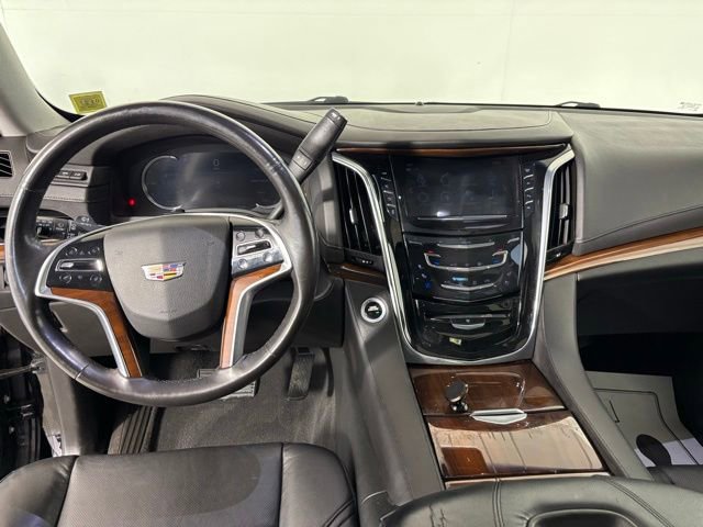 Used 2018 Cadillac Escalade Premium Luxury AWD/4WD image 13