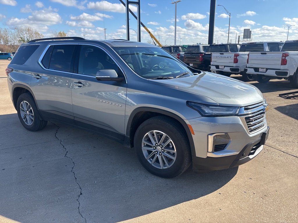 Used 2023 Chevrolet Traverse LT image 3