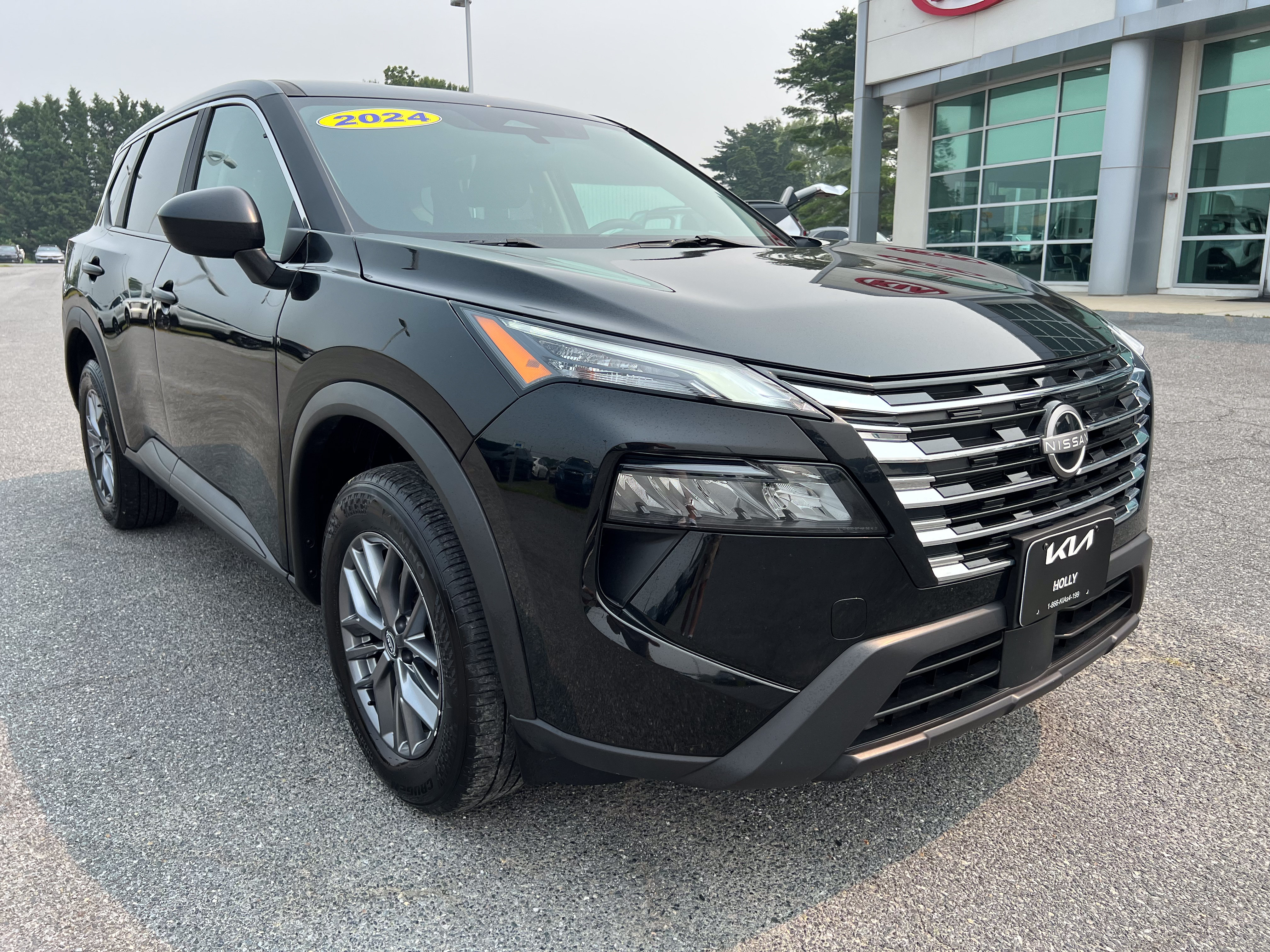 Used 2024 Nissan Rogue S AWD/4WD image 10