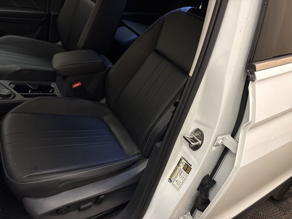 Used 2024 Volkswagen Tiguan SE image 11