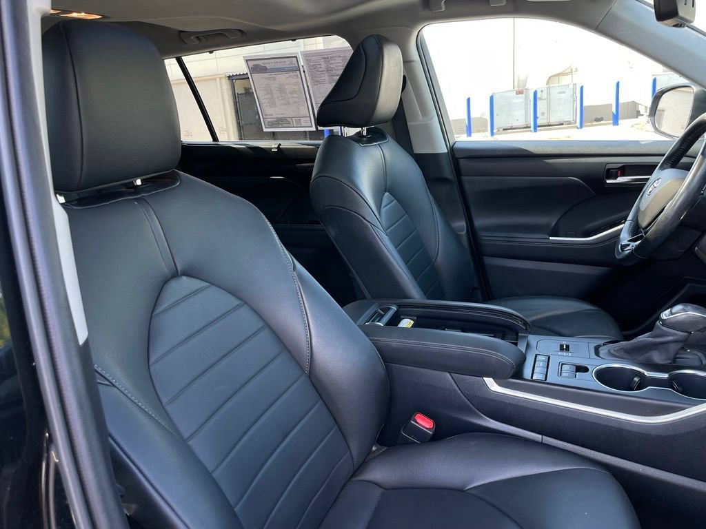 Used 2020 Toyota Highlander XLE FWD image 31