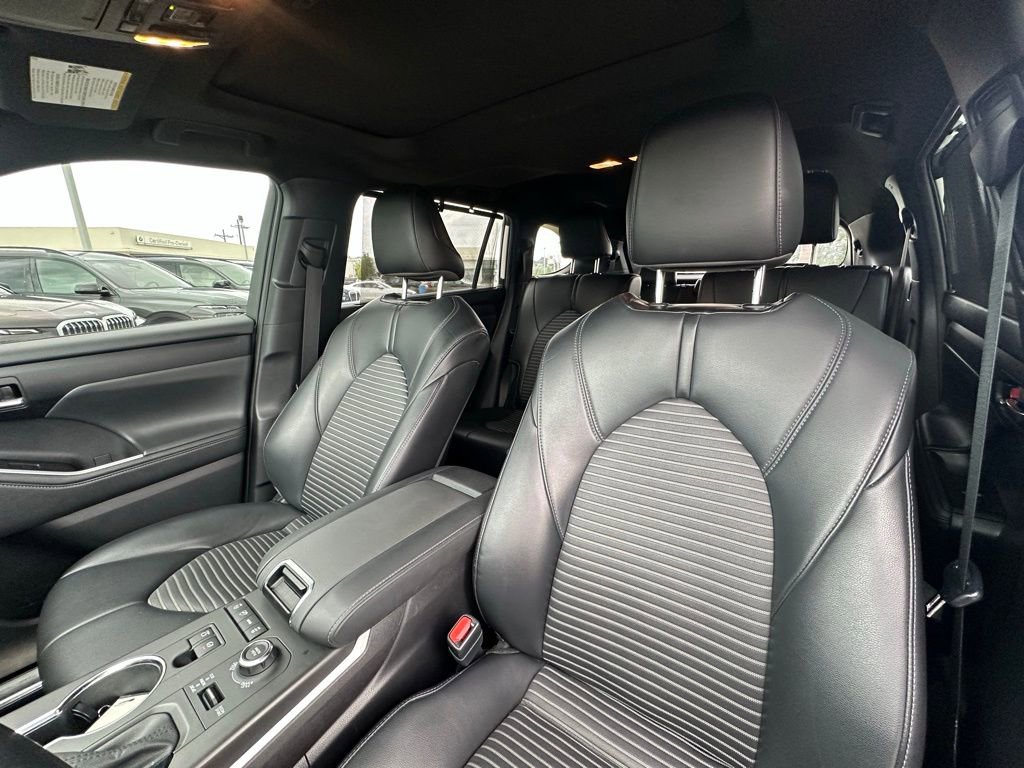 Used 2021 Toyota Highlander XSE image 9
