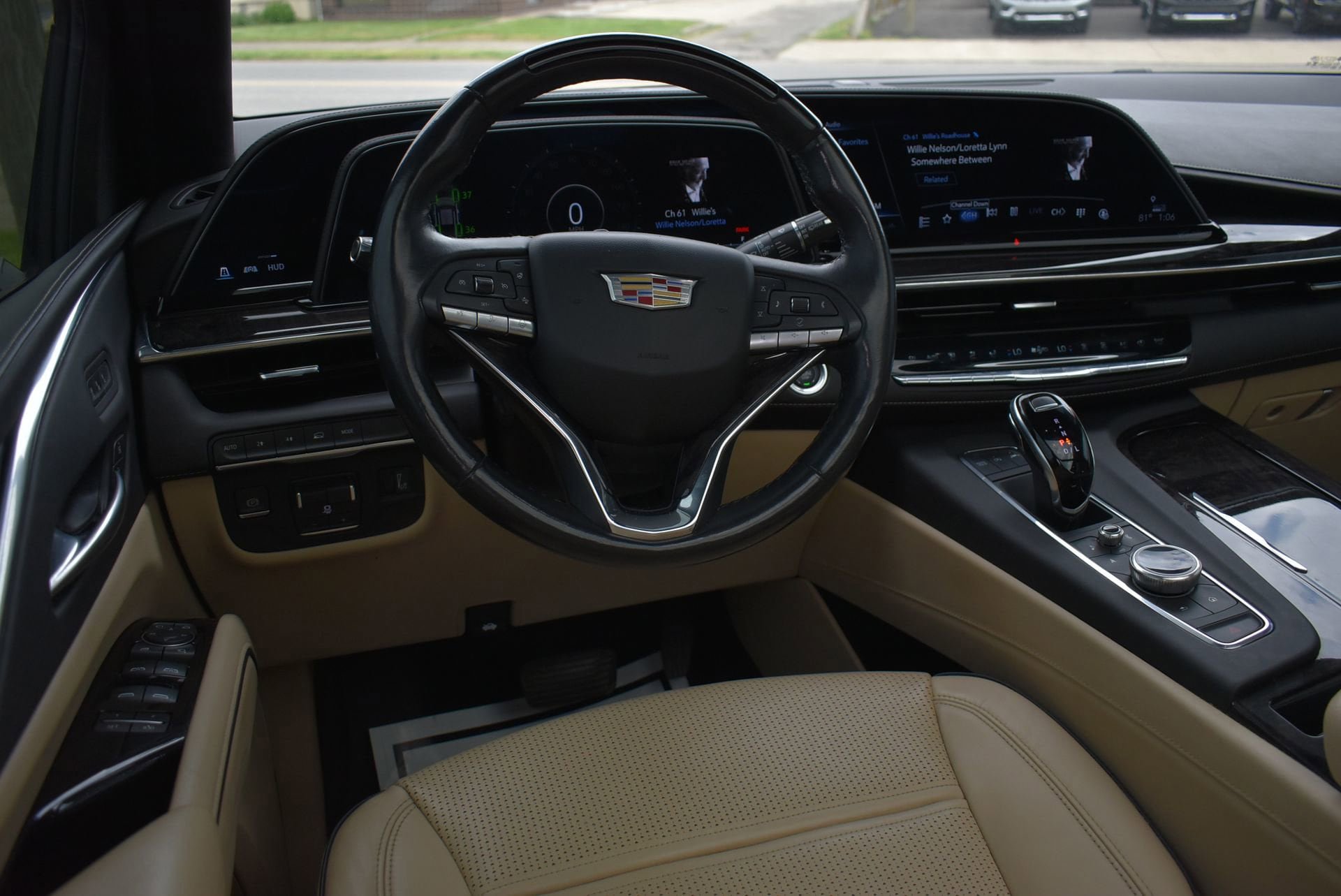 Used 2023 Cadillac Escalade ESV Premium Luxury w/ Performance Package AWD/4WD image 19