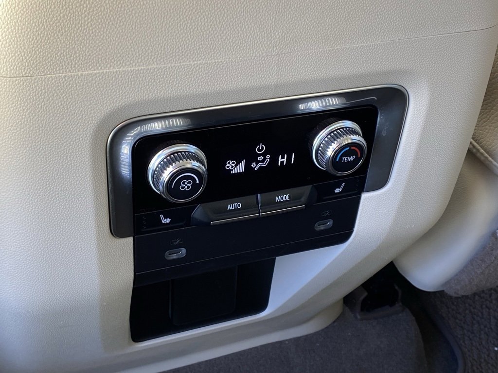 Used 2021 GMC Yukon Denali w/ Advanced Technology Package image 26