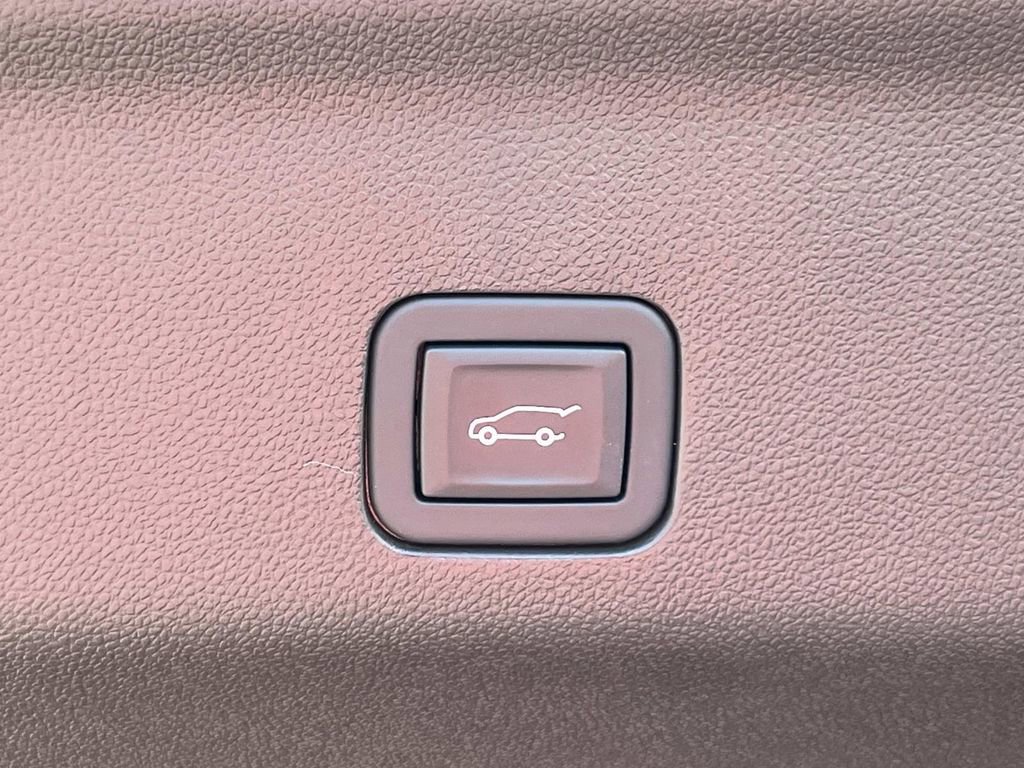 Certified 2024 Cadillac Escalade Premium Luxury image 13