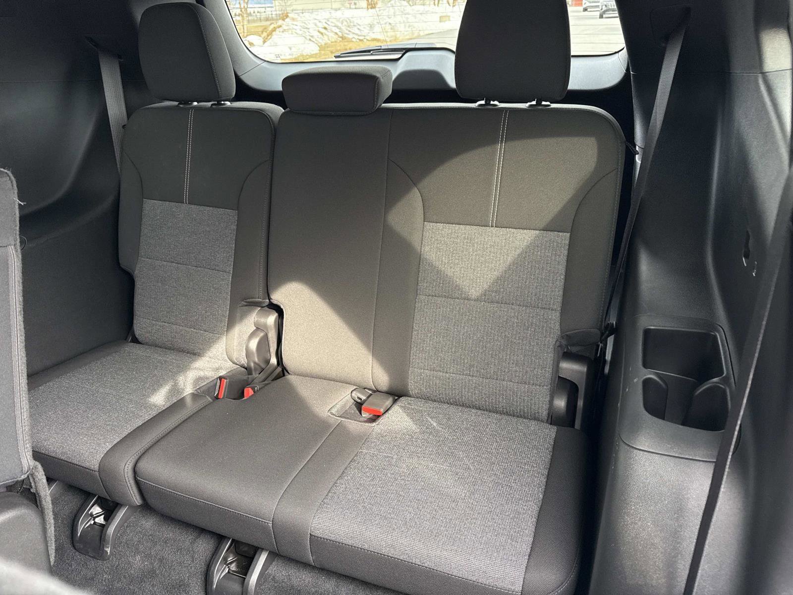 Used 2025 GMC Acadia Elevation image 21