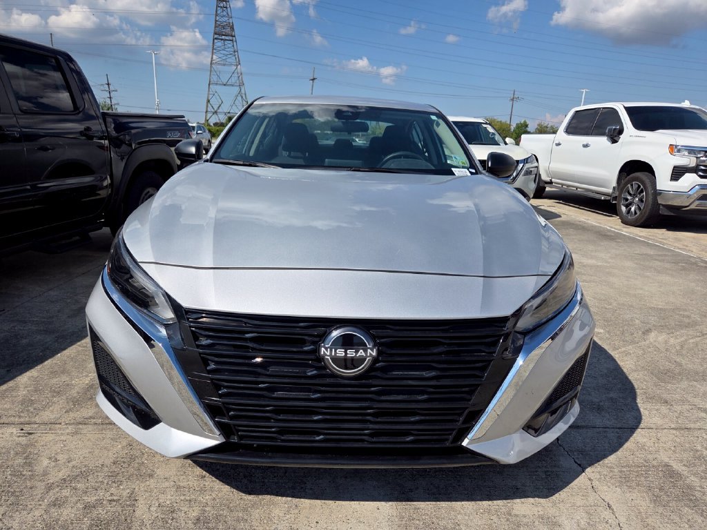 Used 2024 Nissan Altima 2.5 SV FWD image 6