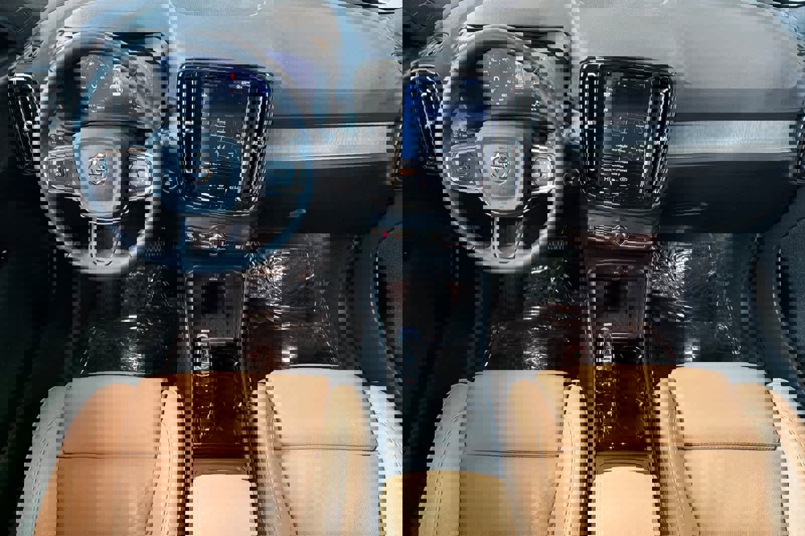 Used 2022 Volvo XC40 T5 Inscription w/ Climate Package image 3