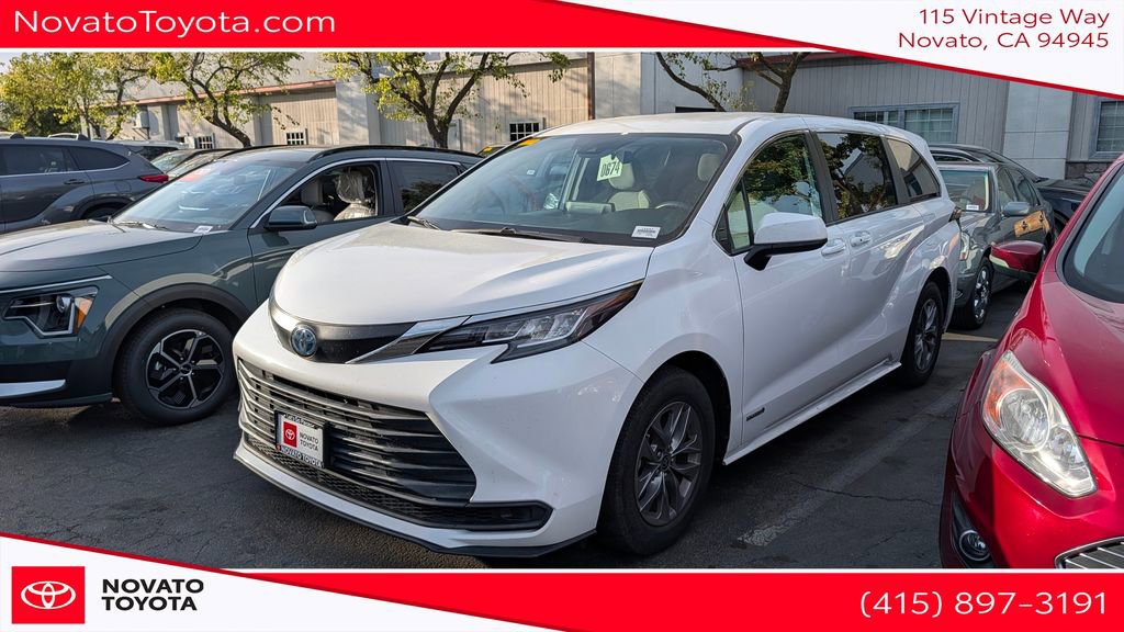 Used 2021 Toyota Sienna LE FWD image 1