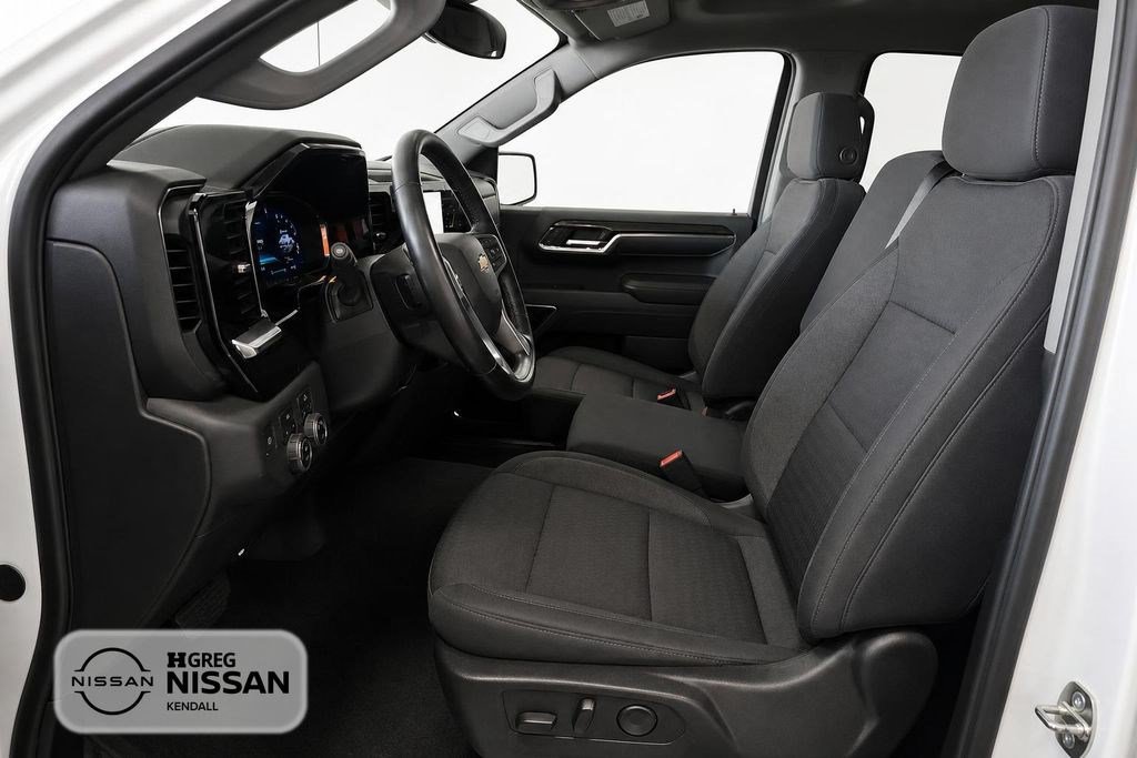 Used 2024 Chevrolet Silverado 1500 LT AWD/4WD image 10