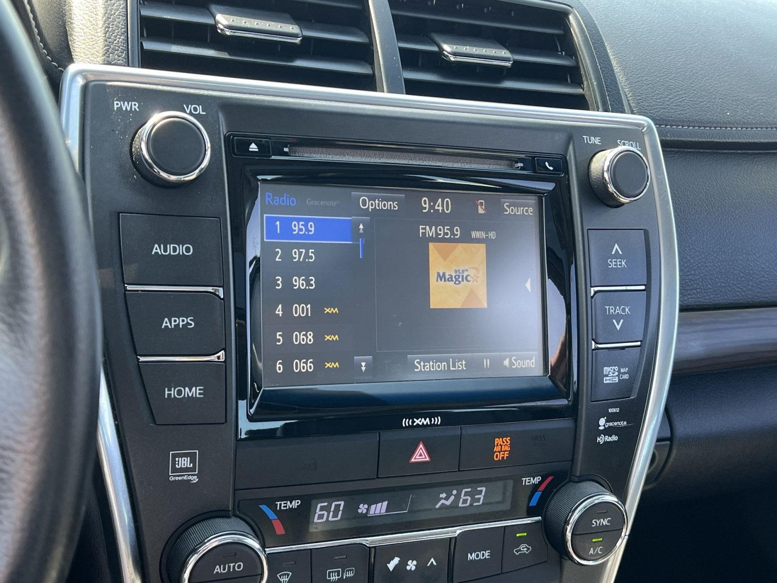 Used 2016 Toyota Camry XLE FWD image 16