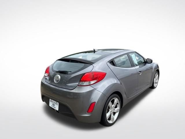 Used 2015 Hyundai Veloster FWD image 3