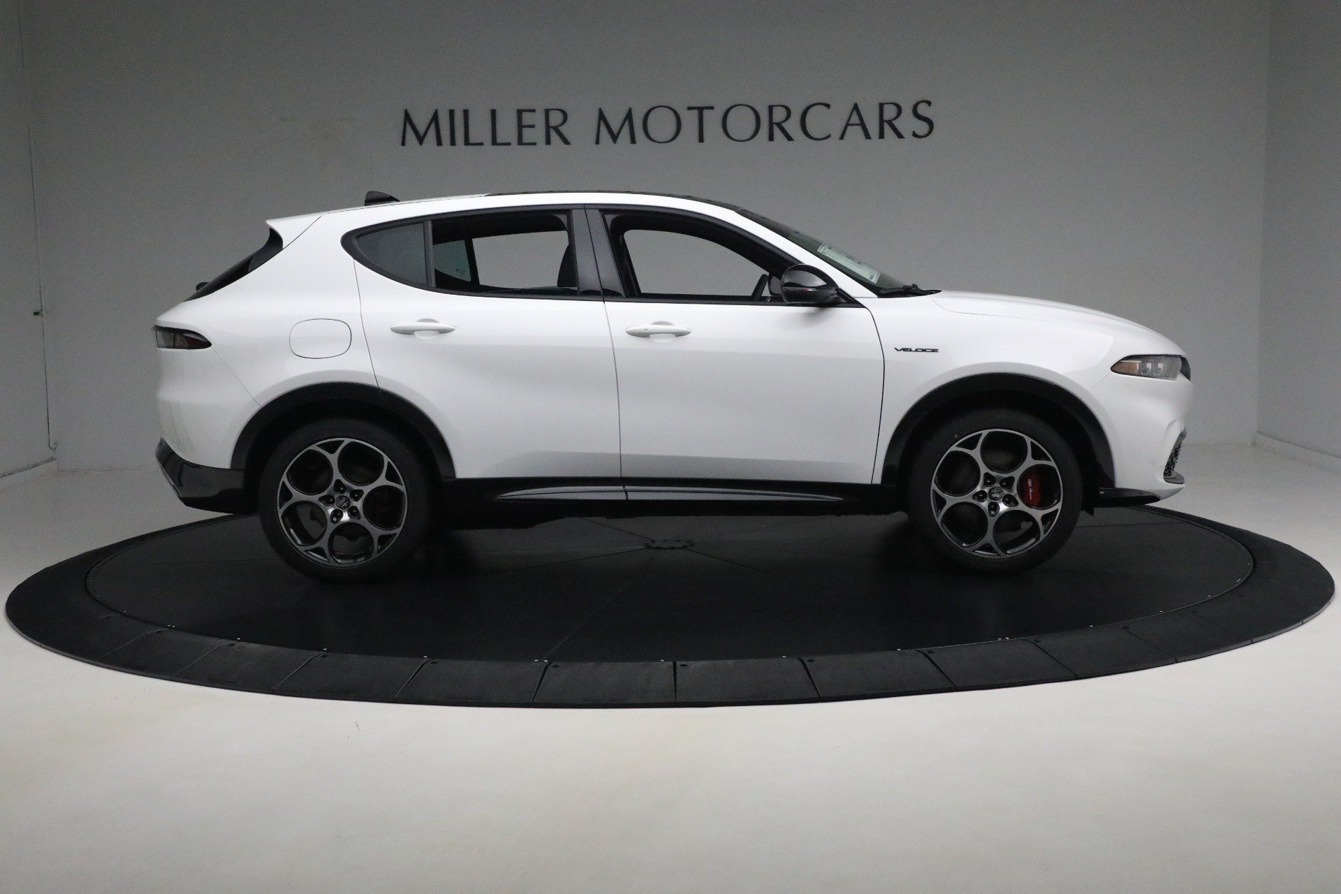 Used 2024 Alfa Romeo Tonale Veloce w/ Premium Interior Package AWD/4WD image 18