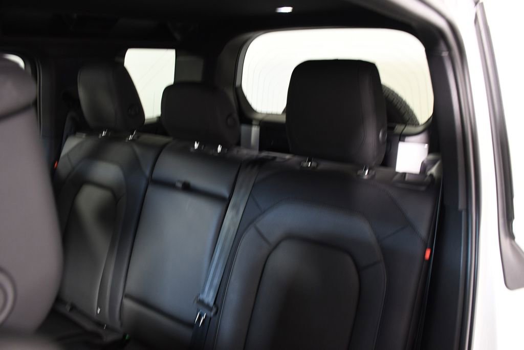 Used 2024 Land Rover Defender 110 X-Dynamic SE image 28