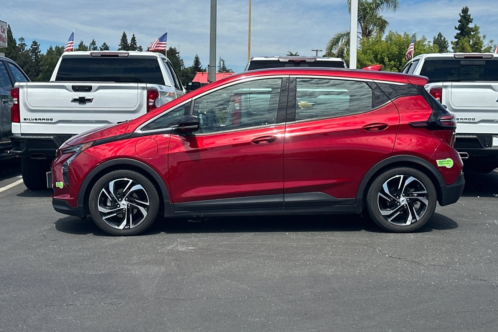 Used 2023 Chevrolet Bolt LT w/ Infotainment Package FWD image 8