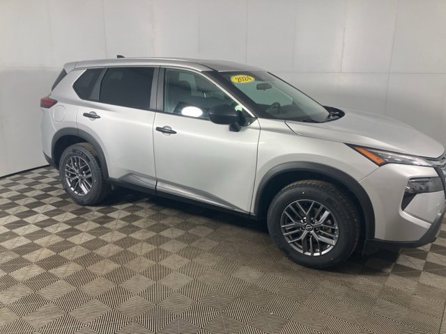 Used 2024 Nissan Rogue S image 5