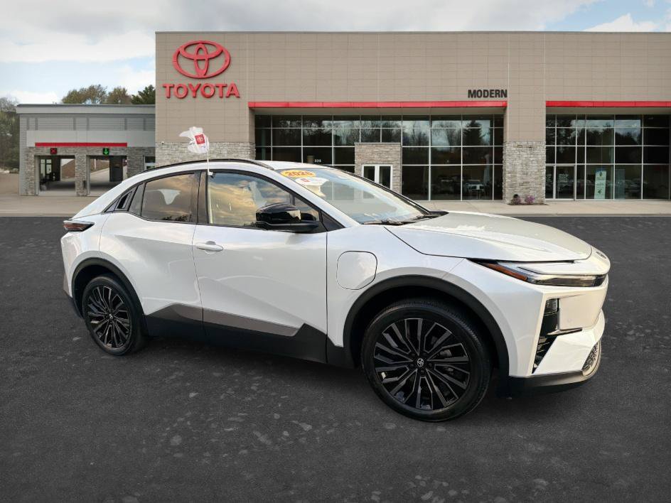 Used 2026 Toyota C-HR AWD/4WD image 3